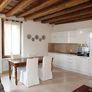 Appartement Centre 2 Bedroom Flat, Vérone
